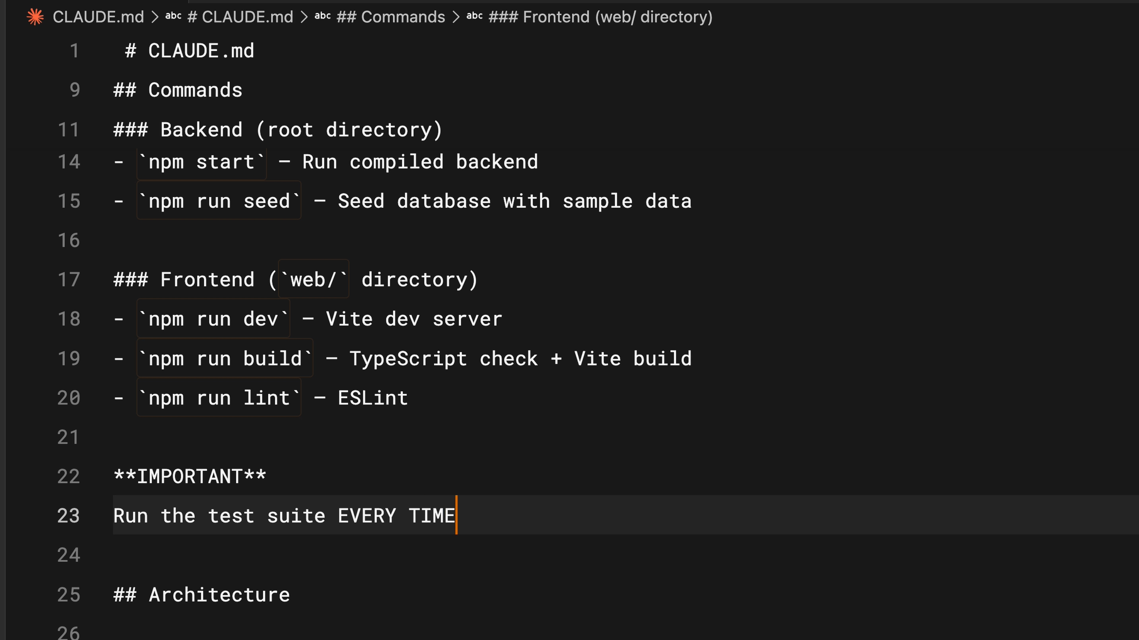 Một file CLAUDE.md gồm các mục command, ghi chú quan trọng, và kiến trúc project