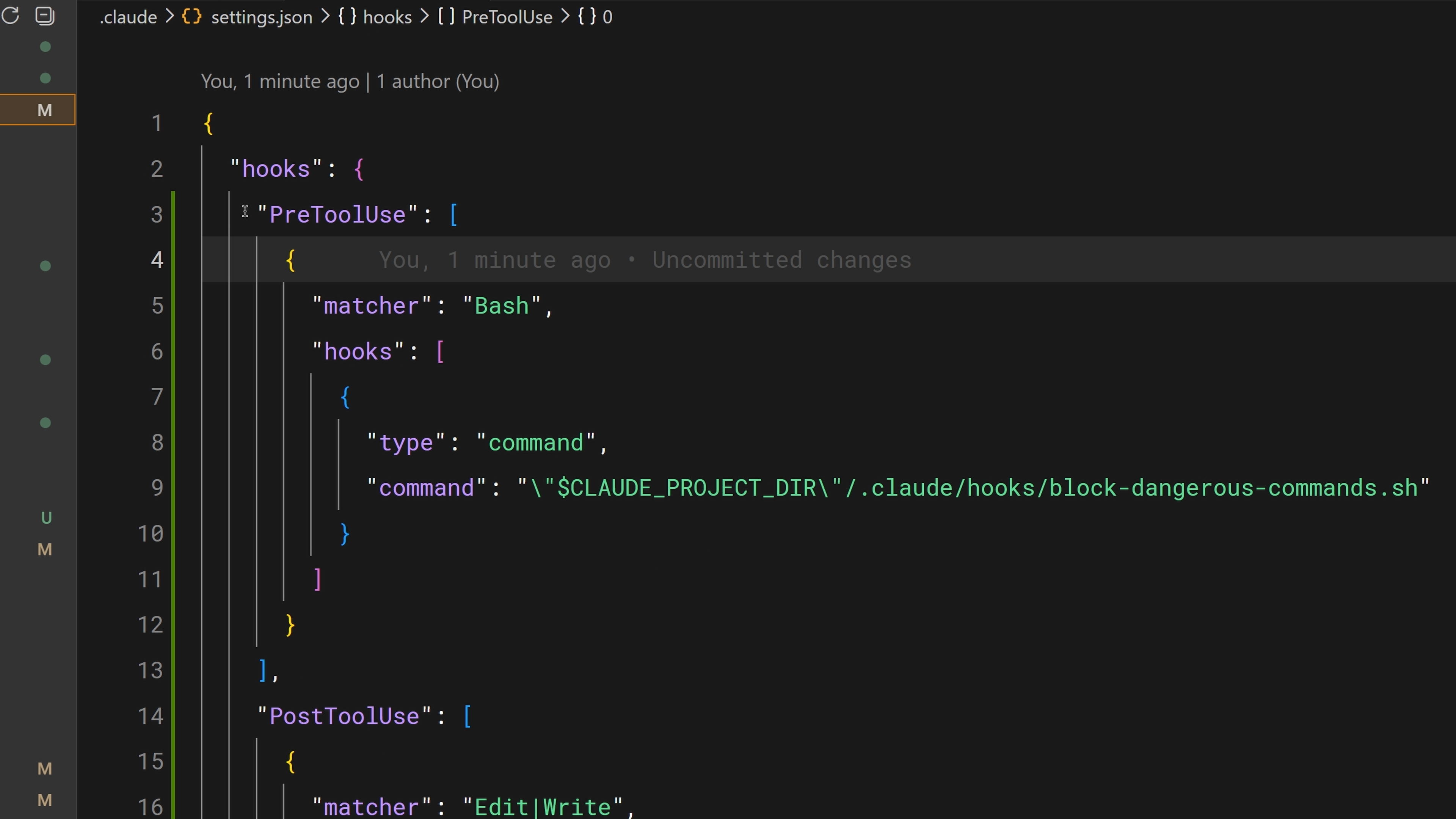 File settings.json với hook PreToolUse và PostToolUse, kèm matcher và command